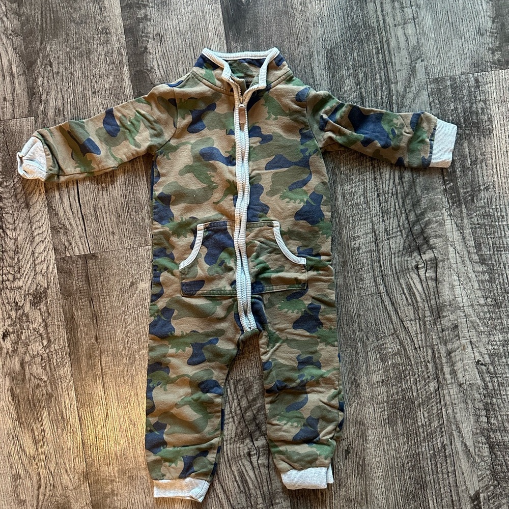 Baby camo jumpsuit
